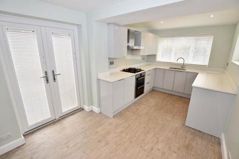3 bedroom end of terrace house to rent, Niven Close, Coventry CV5