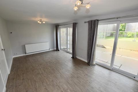 3 bedroom end of terrace house to rent, Niven Close, Coventry CV5