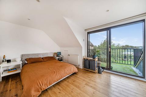 undefined, Lower Ham Road, Kingston, Kingston Upon Thames, KT2