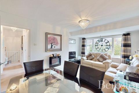 12 Ashdown Walk, Romford, RM7 8HL