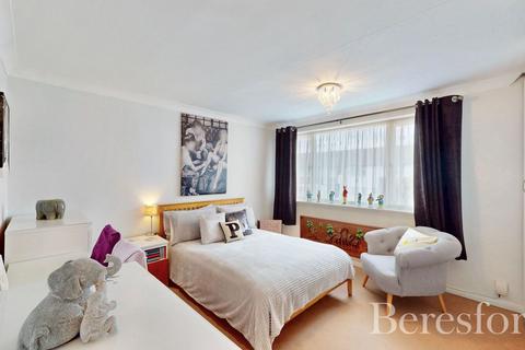 12 Ashdown Walk, Romford, RM7 8HL