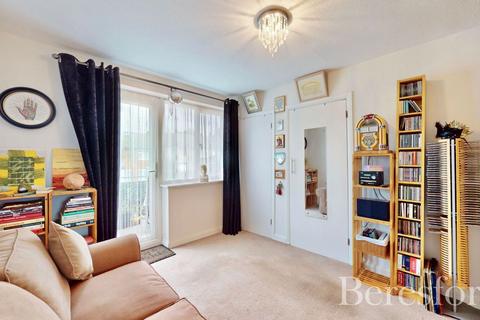 12 Ashdown Walk, Romford, RM7 8HL