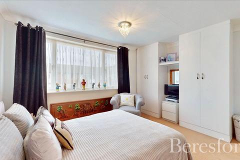 12 Ashdown Walk, Romford, RM7 8HL