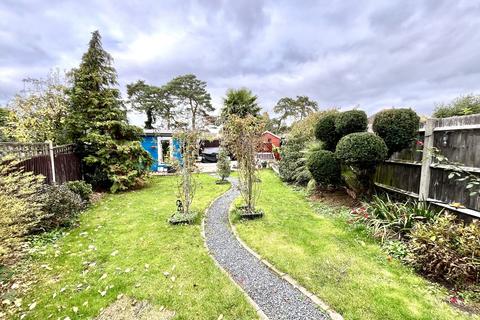 undefined, Gosbury Hill, Chessington, Surrey. KT9 1BT