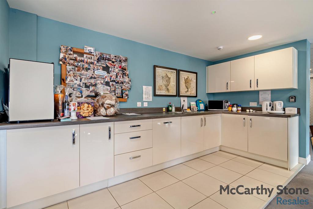 8668102-interior16-800.jpg