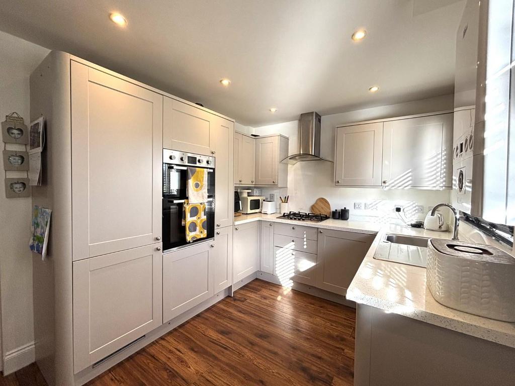 Kitchen 1.jpeg
