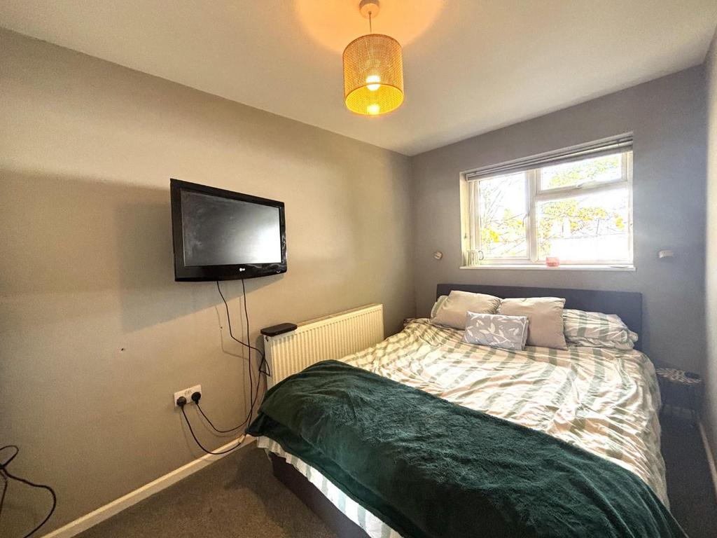 Bedroom 1.jpeg