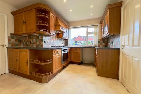 3 bedroom detached bungalow to rent, Woodvale Close, Chesterfield S40