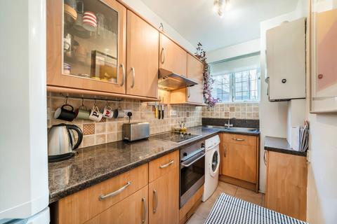 1 bedroom flat for sale, Streatham Close, London SW16