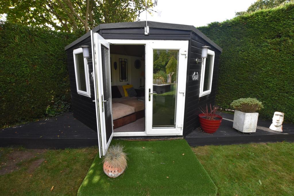 Garden Den.JPG