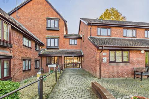 1 bedroom flat for sale, Churchill Court, Beaconsfield Road, Aylesbury