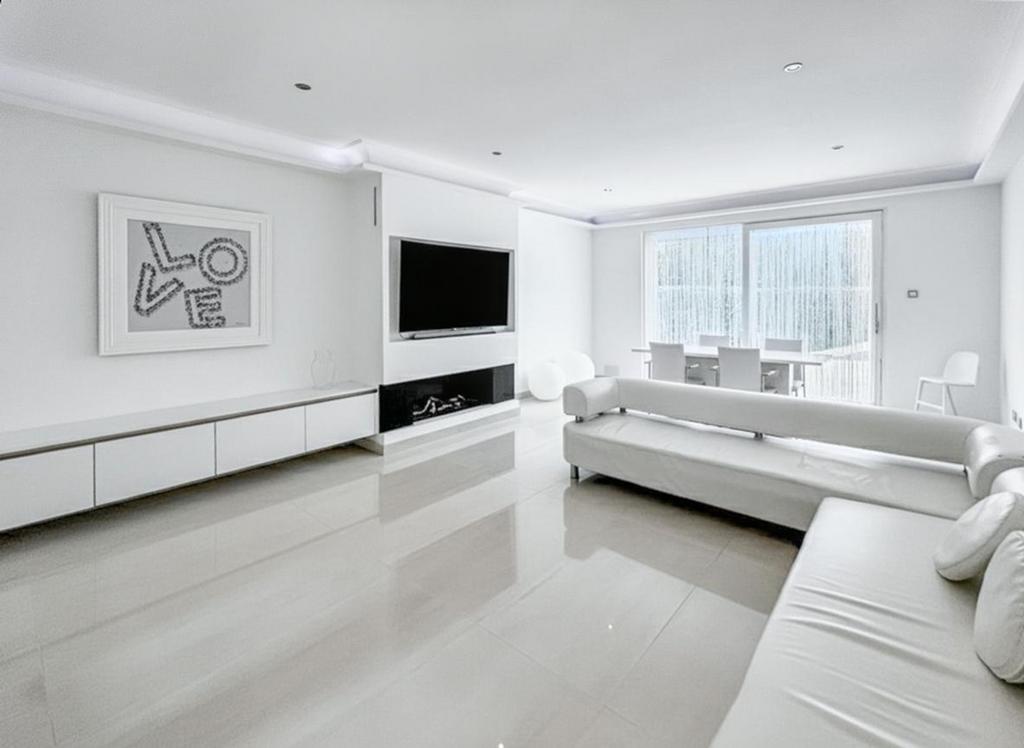 Lounge Two