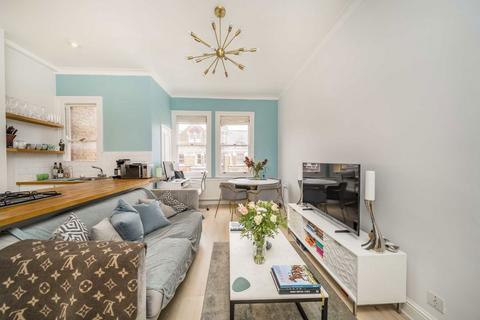 1 bedroom flat for sale, Lavender Gardens, London SW11