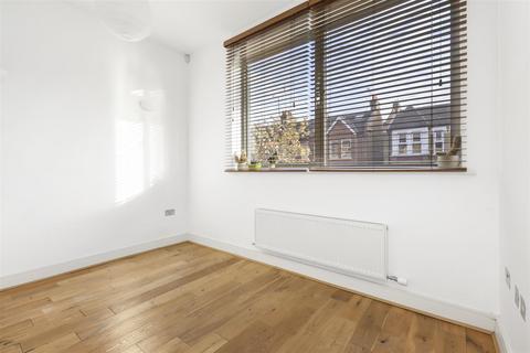 3 bedroom terraced house to rent, Compton Terrace, Hermitage Road, Haringey
