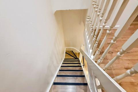 4 bedroom flat to rent, Caxton Grove, Bow, London