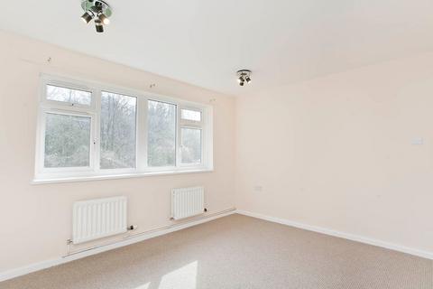 47 Edgeworth Close, Whyteleafe, CR3 0BW