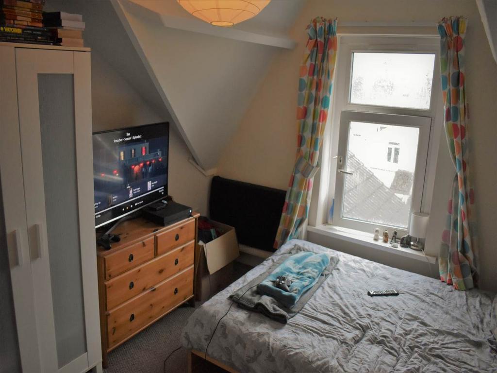 Attic Rear Bedroom R