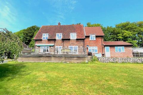 4 bedroom detached house for sale, Nodgham Lane, Carisbrooke