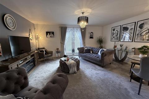 2 bedroom apartment for sale, Badgers Rake, Springhead, Oldham