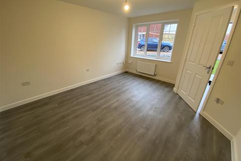 3 bedroom semi-detached house to rent, Brain Avenue, Stone