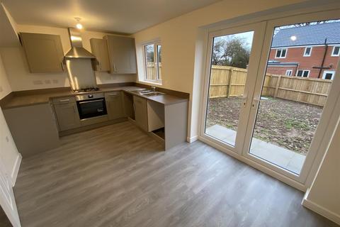 3 bedroom semi-detached house to rent, Brain Avenue, Stone