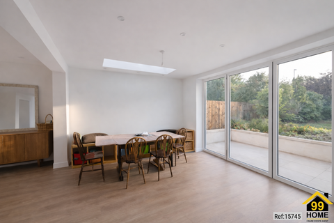 4 bedroom semi-detached house to rent, Amberley Road, Patchway, Bristol, United Kingdom, BS34