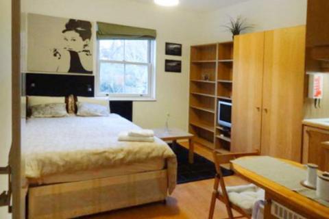 undefined, Finchley Road, Hampstead, London, NW3