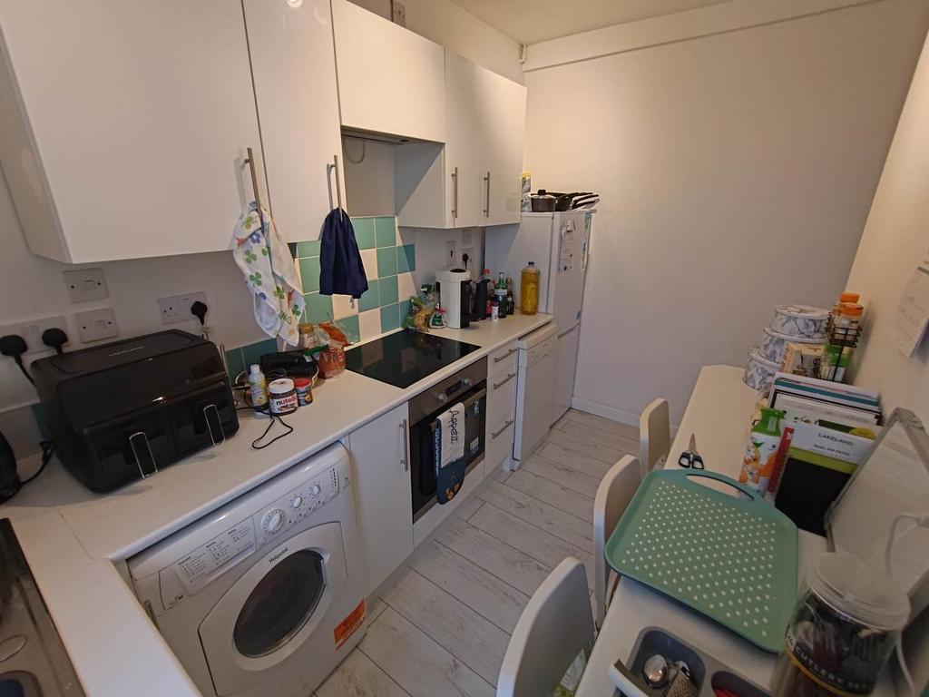 Kitchen Reverse Angl