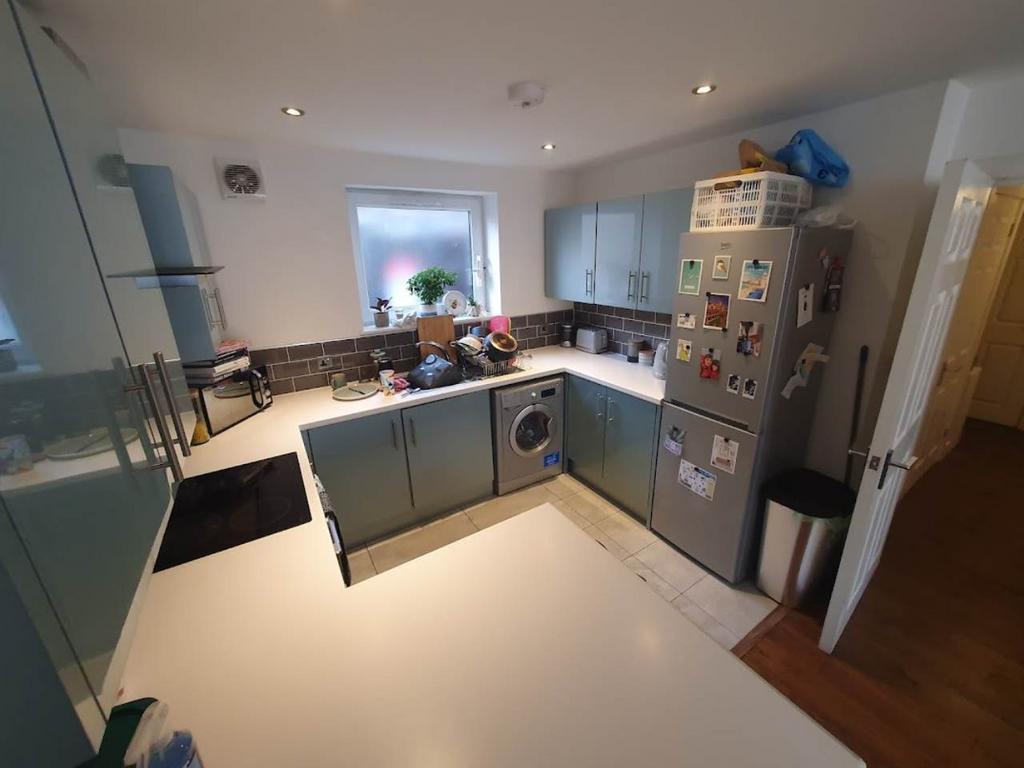 Kitchen Reverse Angl