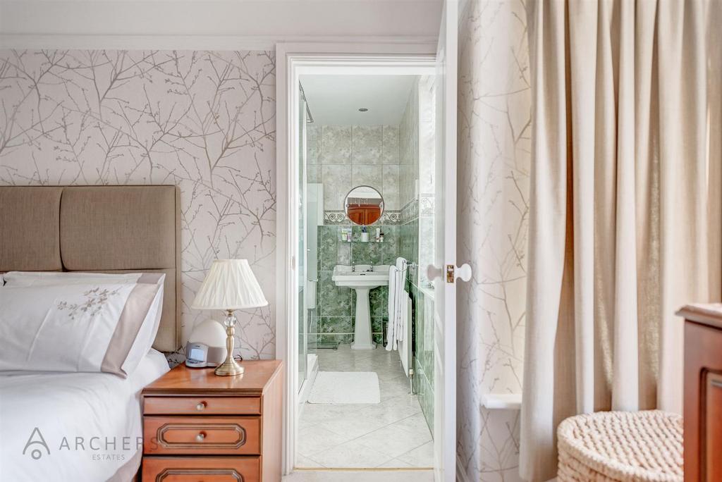92 Westbourne Road(Interior)-18.jpg