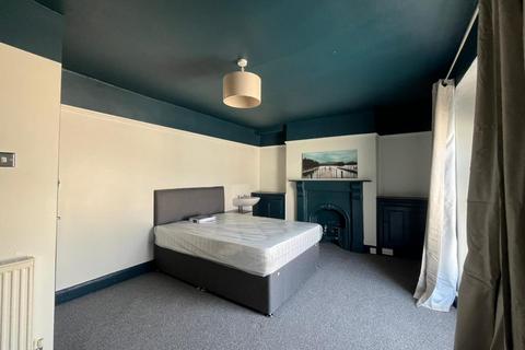 4 bedroom terraced house to rent, Wellington Street, Plymouth PL4