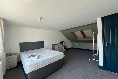 4 bedroom terraced house to rent, Wellington Street, Plymouth PL4