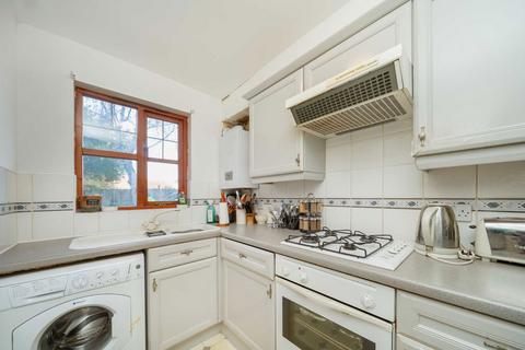 undefined, Barton Close, Hendon NW4