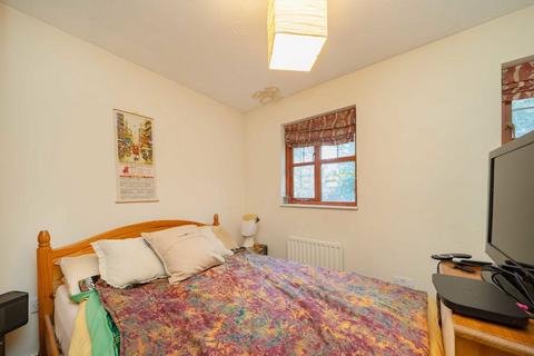 undefined, Barton Close, Hendon NW4