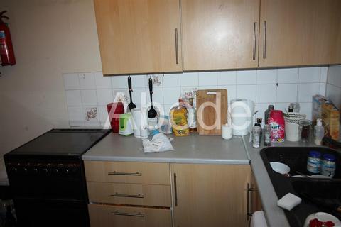 2 bedroom house to rent, Harold Road, Hyde Park, Leeds