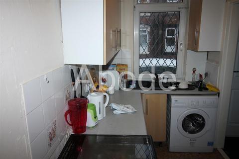 2 bedroom house to rent, Harold Road, Hyde Park, Leeds