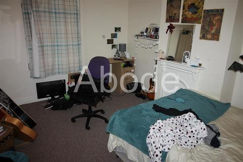 2 bedroom house to rent, Harold Road, Hyde Park, Leeds