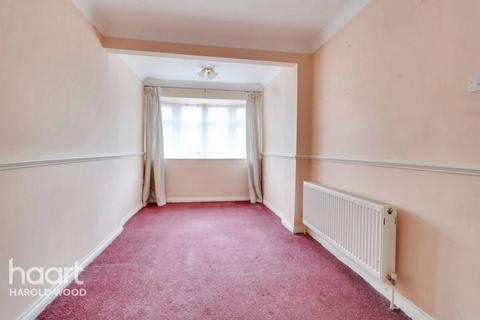 4 bedroom terraced house for sale, Sevenoaks Close, Romford