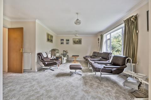 undefined, Belle Avenue, Berkshire RG6
