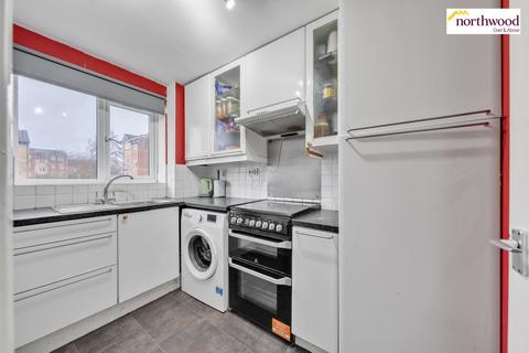 2 bedroom flat for sale, Pioneer Way, Watford, WD18