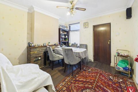 undefined, Warwick Road West, Luton LU4