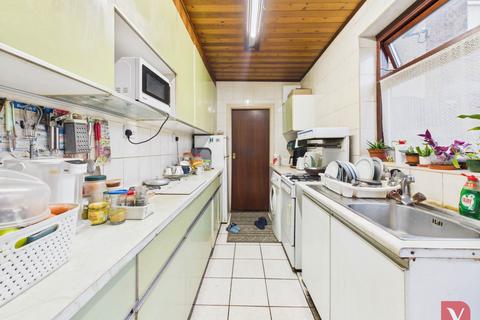 undefined, Warwick Road West, Luton LU4