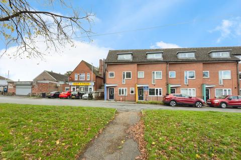 3 bedroom end of terrace house to rent, High Street, Newcastle ST5