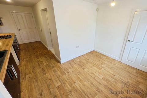3 bedroom end of terrace house to rent, High Street, Newcastle ST5