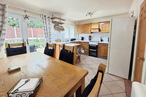 3 bedroom semi-detached house for sale, Deepdale Close, Greater Manchester SK5