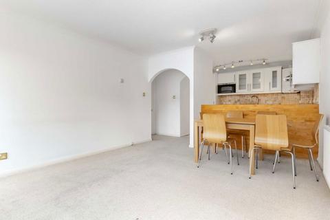 2 bedroom flat to rent, Cedar Terrace, Richmond TW9