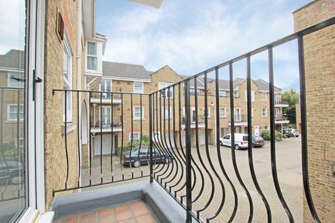2 bedroom flat to rent, Cedar Terrace, Richmond TW9