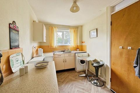 1 bedroom ground floor flat for sale, 17 Plastirion Court, Russell Road, Rhyl, LL18 3DJ