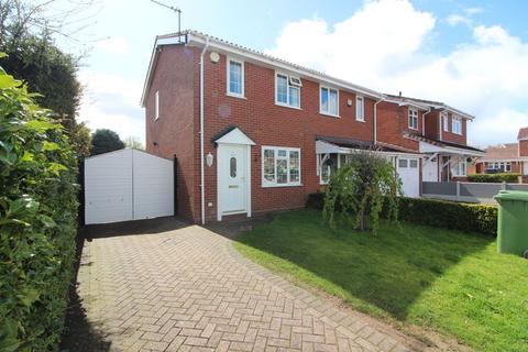 2 bedroom semi-detached house to rent, Kington Close, Willenhall