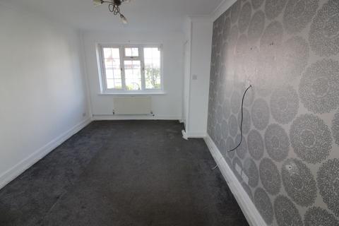 2 bedroom semi-detached house to rent, Kington Close, Willenhall